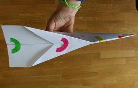 bricolage enfant avion papier